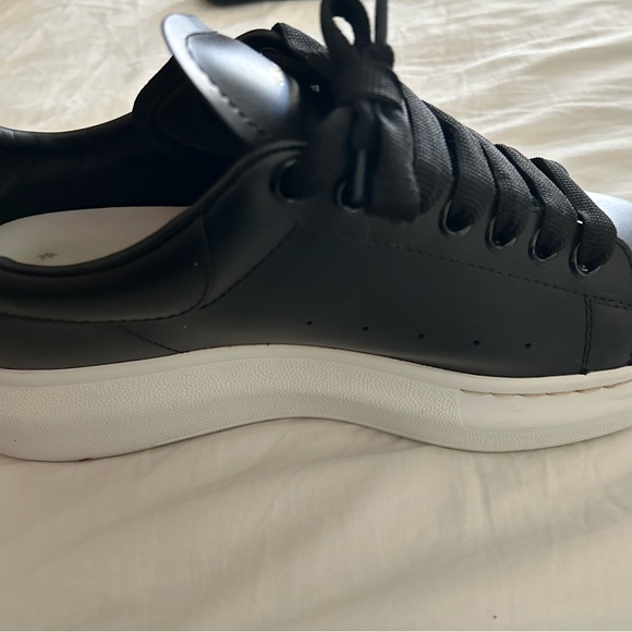 Alexander McQueen - Picture 4 of 9